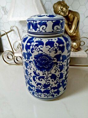NWOT! CHINOISERIE Chinese COVERED GINGER JAR DECOR